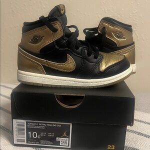 Jordan Kids Retro High OG Sneakers - Black and Gold